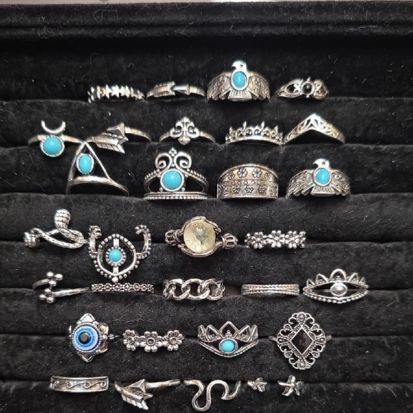 Jewelry - Lot of 30pcs fashion rings